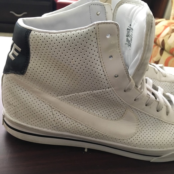 ❌SOLD❌ White and black nike blazers - Picture 2 of 5